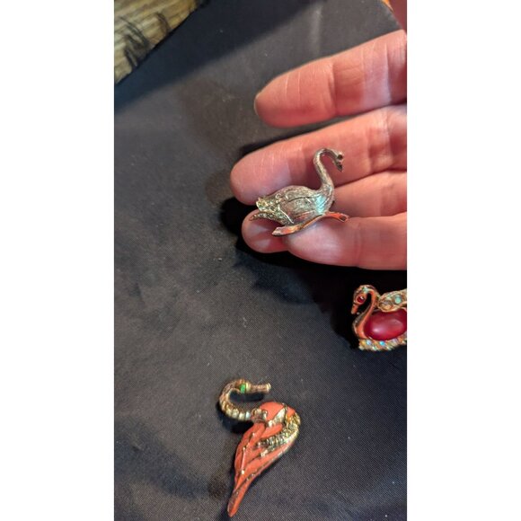 Vintage Swan-Themed Brooch Lot Rhinestones & Enamel Elegant Collectible Pins - Picture 9 of 11